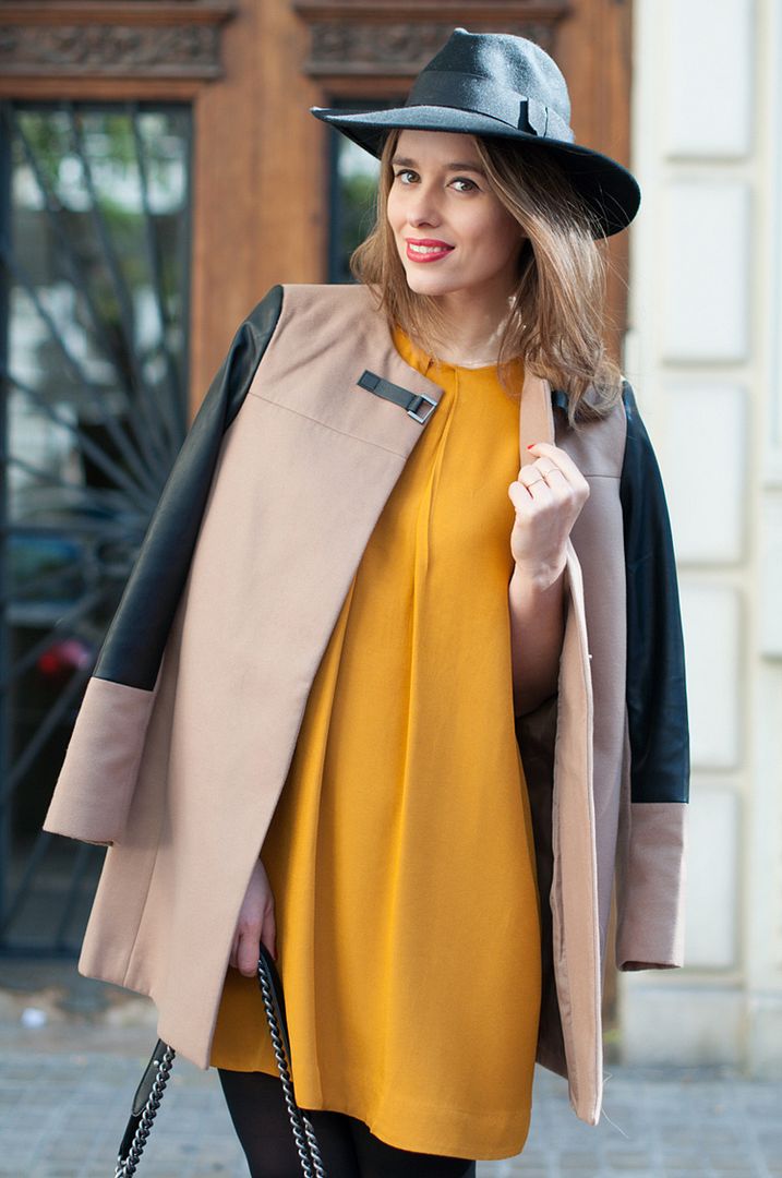 MUSTARD DRESS A Cara Descubierta, looks Macarena Gea