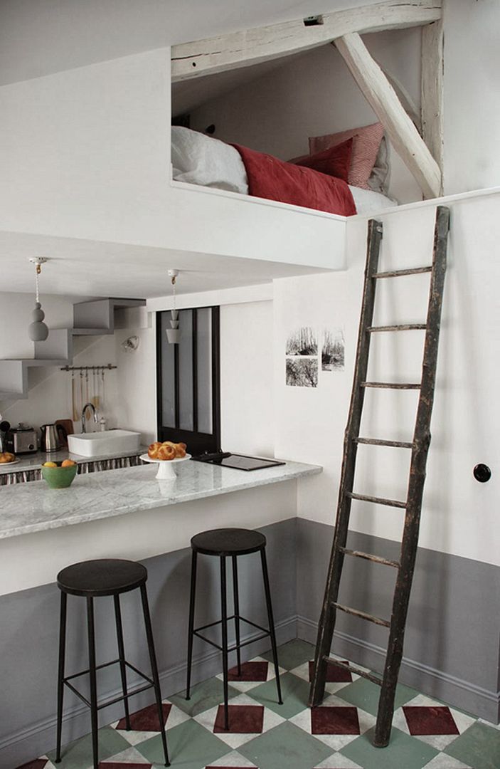 photo 1-tiny-attic-apartment-paris_zpscd19bb42.jpg