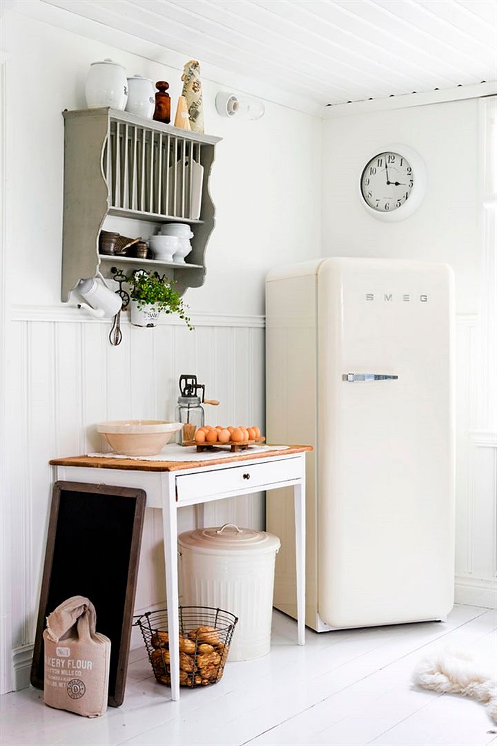 photo 1_white_kitchen_details_zpscbd9845a.jpg