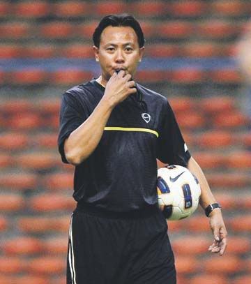 ong kim swee, gambar jurutlatih ong kim swee, siapa ong kim swee, ong kim swee jurulatih bawah 23 tahun 